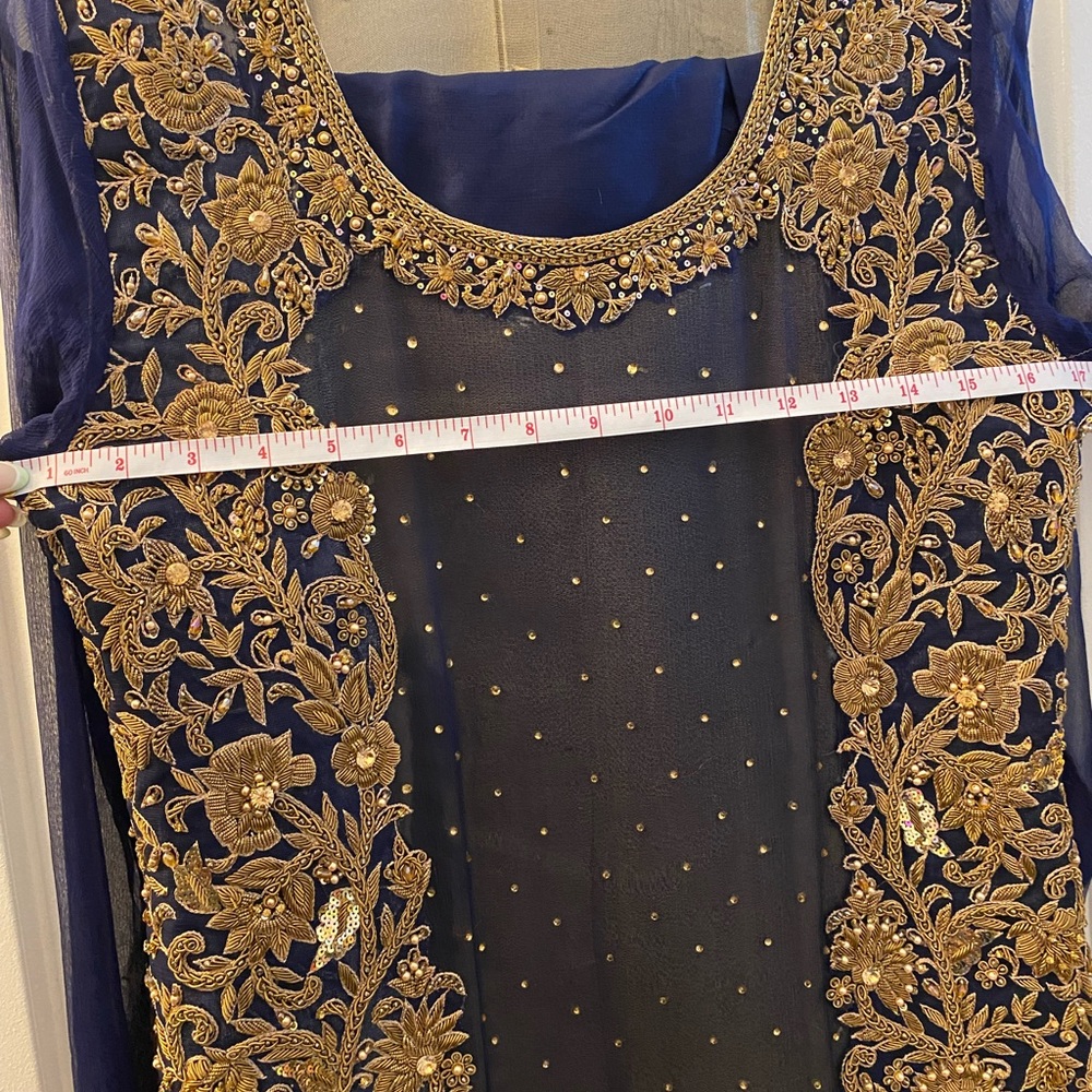 Pakistani suit - Picture 8 of 9